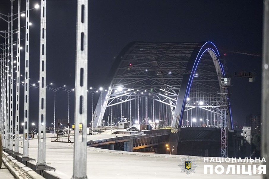 В Киеве полиция разоблачила схему хищения 24 млн грн на строительстве Подольско-Воскресенского моста