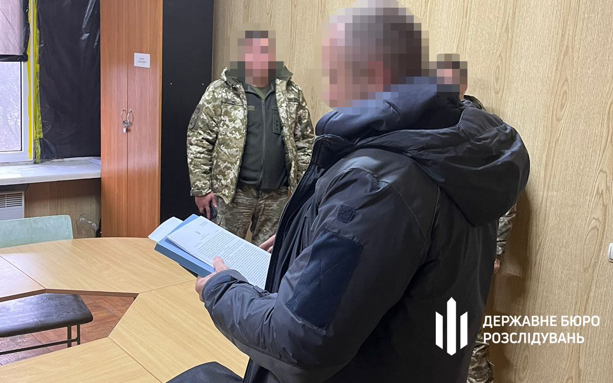 В Запорожье руководитель ТЦК и его подчиненные «спасли» от мобилизации 300 мужчин