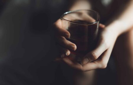 Женщины и алкоголизм: особенности лечения