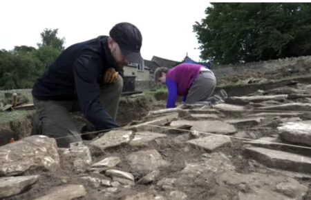 У Великій Британії археологи-любителі знайшли в саду втрачений палац Тюдорів