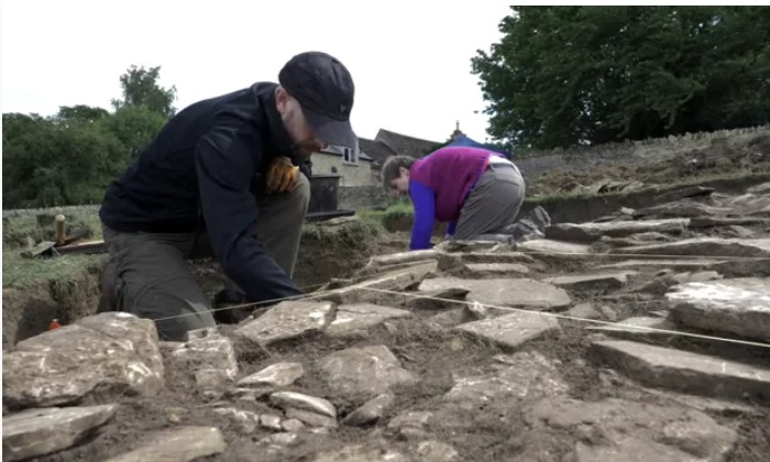 У Великій Британії археологи-любителі знайшли в саду втрачений палац Тюдорів