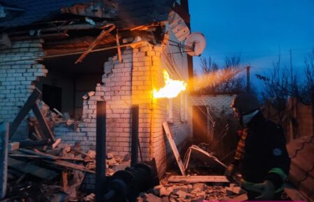 Окупанти з артилерії вдарили по критичній інфраструктурі в Козачій Лопані (ФОТО)