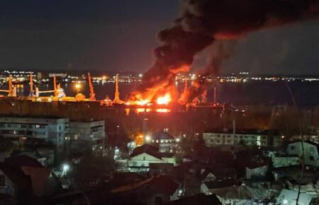В Крыму ВСУ уничтожили большой десантный корабль «Новочеркасск» российских оккупантов (ВИДЕО)