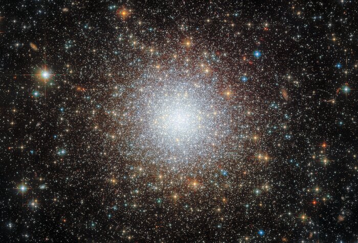 Hubble показав кулясте скупчення у сузір’ї Золотої Риби