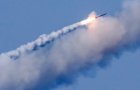 Російські окупанти завдали ракетного удару по околицях Дніпра