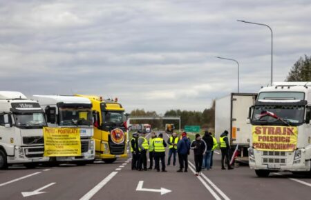 Польські фермери завершили блокування пункту пропуску «Медика – Шегині»