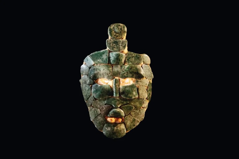 Археологи знайшли нефритову маску у піраміді-гробниці короля майя