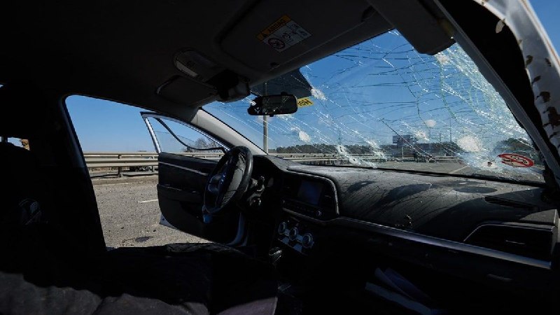 На Чернігівщині у прикордонному селі окупанти обстріляли цивільне авто