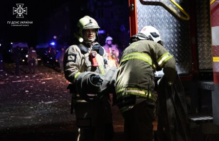 Рятувальники повідомили про наслідки вечірнього удару по Харкову (ФОТО)