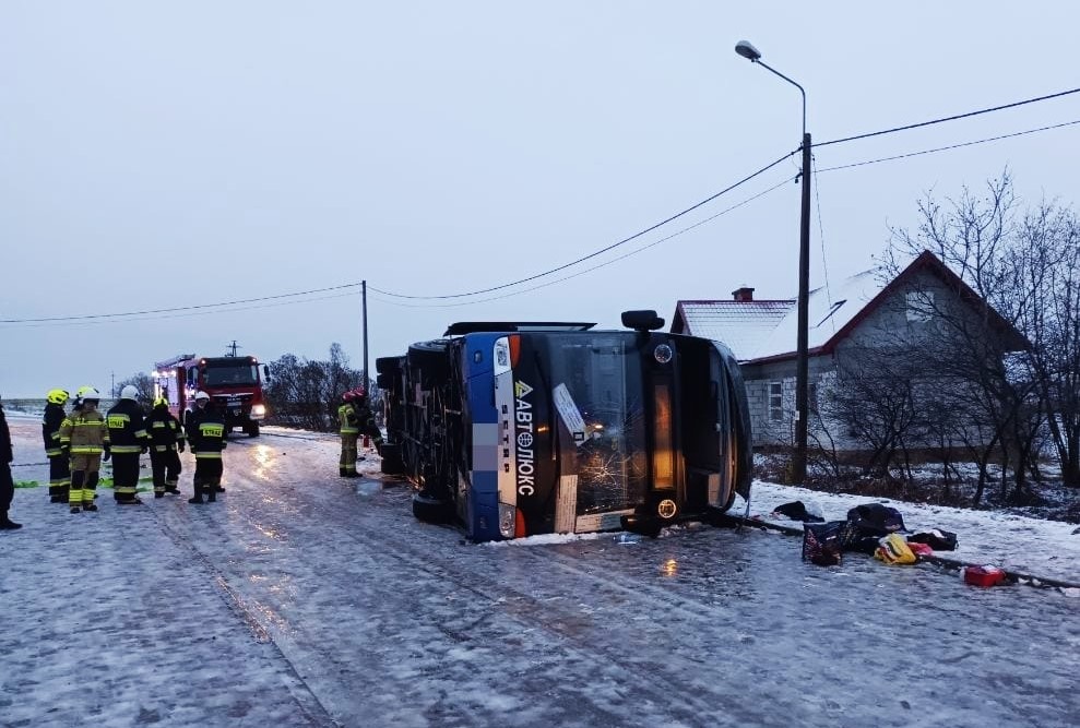 У Польщі перекинувся автобус з понад 60 українцями