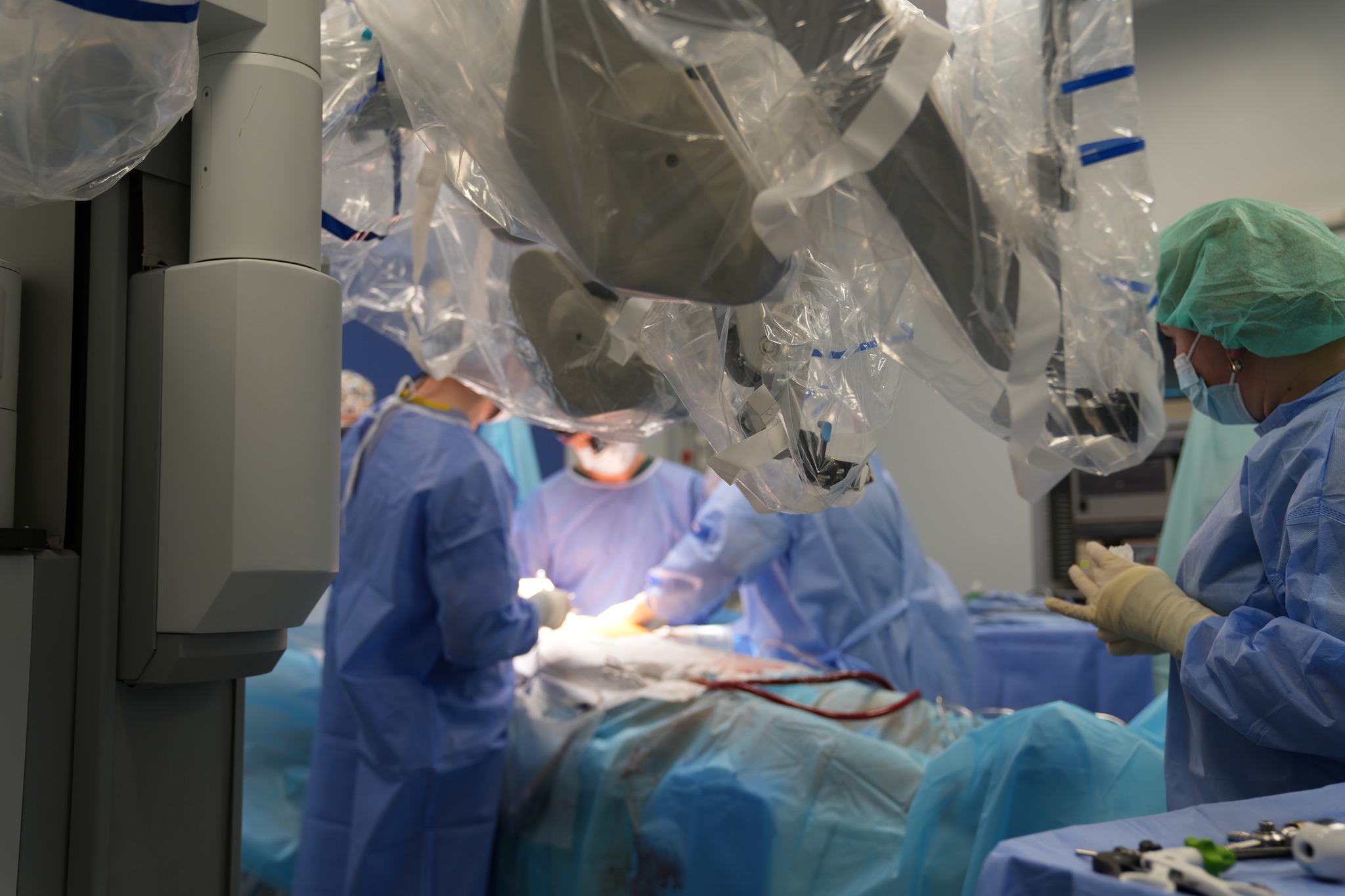 figure_cutГотувалися близько року — хірург про першу в Україні операцію на серці, зроблену роботом DaVinci