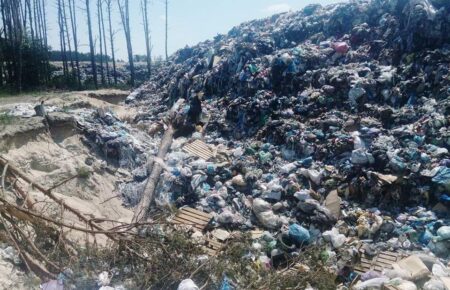 У Бородянці на Київщині діє незаконний сміттєвий полігон (ФОТО)
