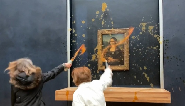 В музеї Парижу дві екоактивістки облили супом «Мону Лізу» Леонардо да Вінчі