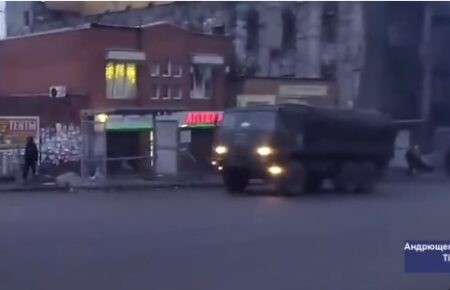 У Маріуполі фіксують перекидання ворогом вантажівок із боєкомплектами в напрямку Бердянська