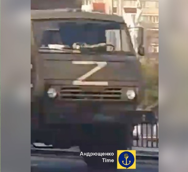 У Маріуполі фіксують рух російських військових вантажівок у бік Бердянська й Урзуфа