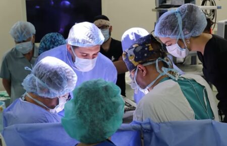 В Україні вперше провели операції немовляті, яке не могло повноцінно дихати