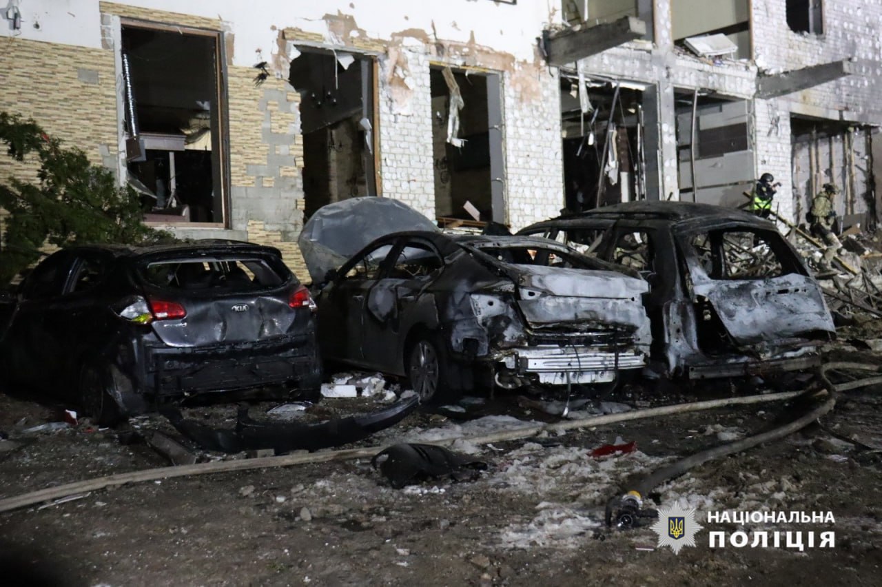 Поліція показала наслідки ракетного удару окупантів по середмістю Харкова (ФОТО, ВІДЕО)