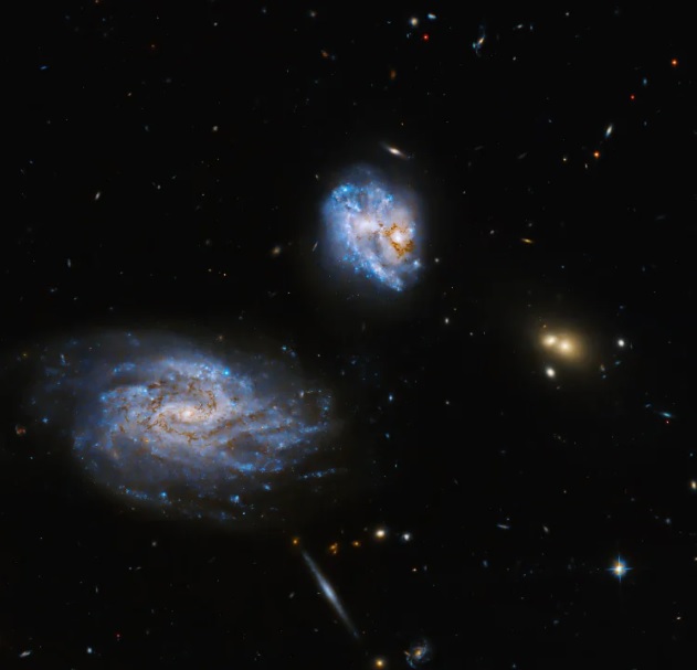 Телескоп Hubble показав дві галактики, які посилюють зореутворення одна одної