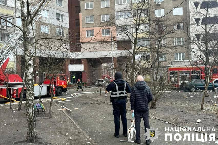 Окупанти атакували Київ крилатими ракетами, є постраждалі та руйнування