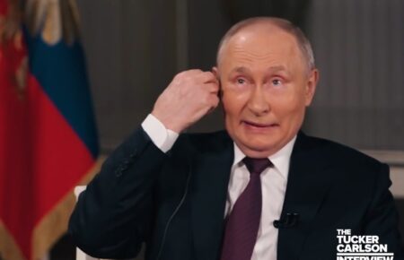 Путін пожалівся Карлсону, що РФ не досягла своїх цілей у війні проти України