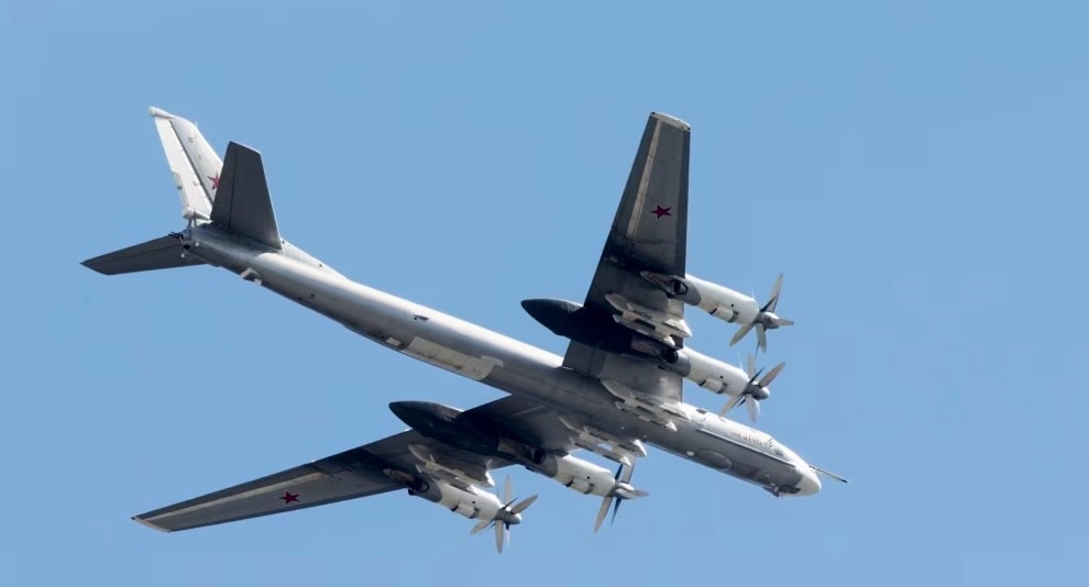 Два російські бомбардувальники Ту-95 пролетіли поблизу Аляски