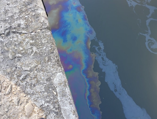 У Харкові після удару РФ по нафтобазі виявили нафтопродукти у питній воді