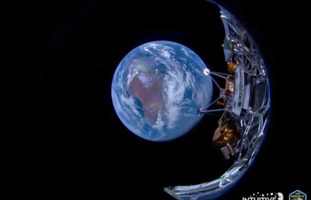 Космічний апарат Odysseus показав перші знімки зі свого польоту на Місяць