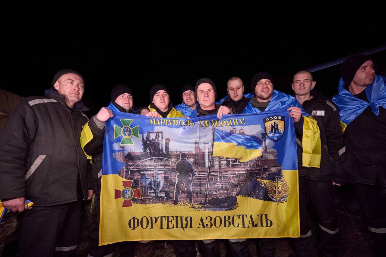 Обмін полоненими: Україна повернула 100 своїх захисників (ФОТО)