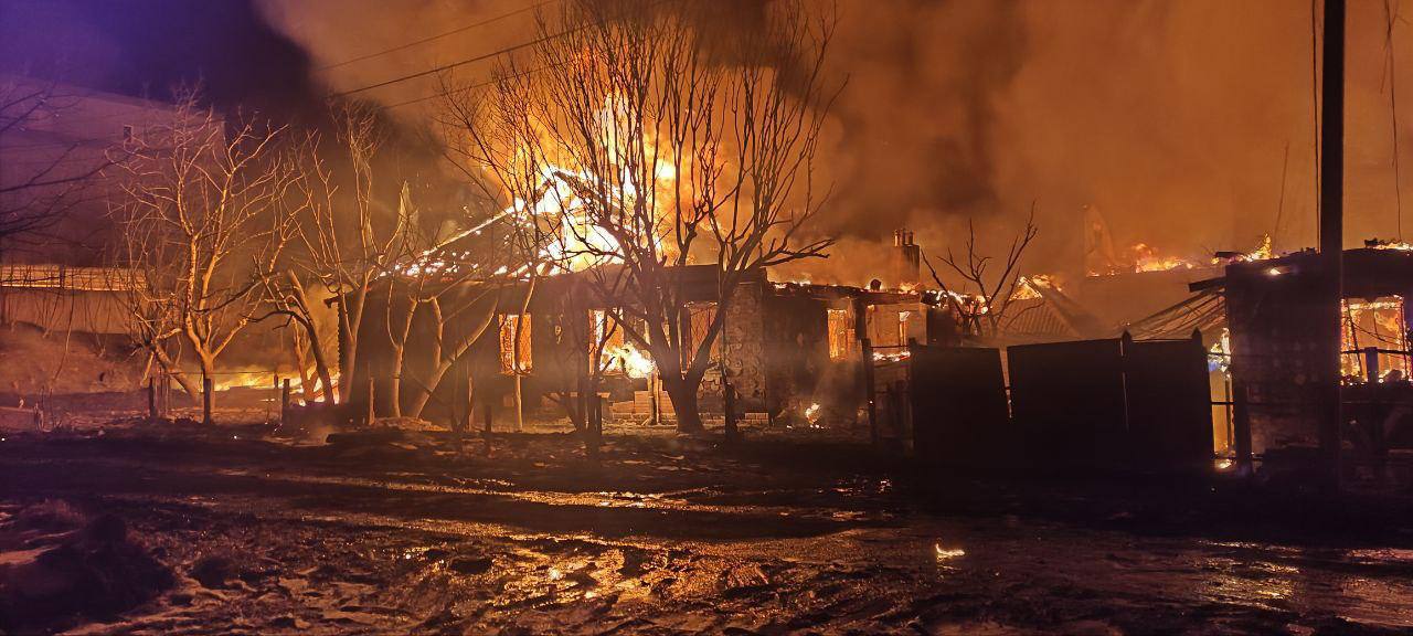У Харкові внаслідок атаки російських безпілотників 15 будинків згоріли вщент