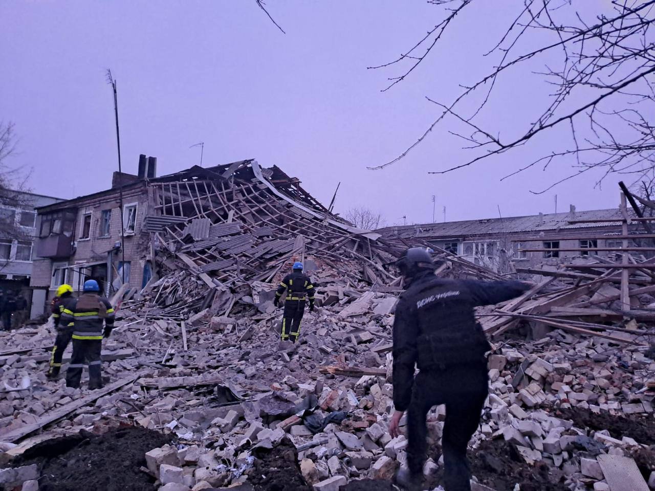 Внаслідок ракетного удару окупантів по Чугуєву на Харківщині загинули троє людей