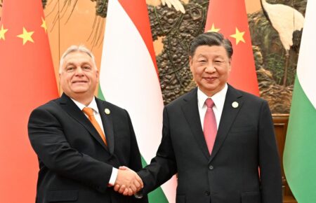 Орбан прикривається загрозою з боку Китаю, щоб діяти в інтересах Росії — політологиня