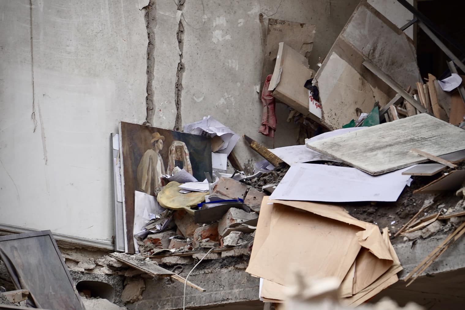 Ракетний удар по Києву: окупанти частково зруйнували Академію мистецтва (ФОТО)