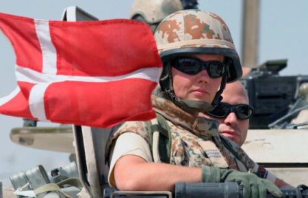 Данія планує призивати жінок на строкову службу, щоб оновити систему оборони