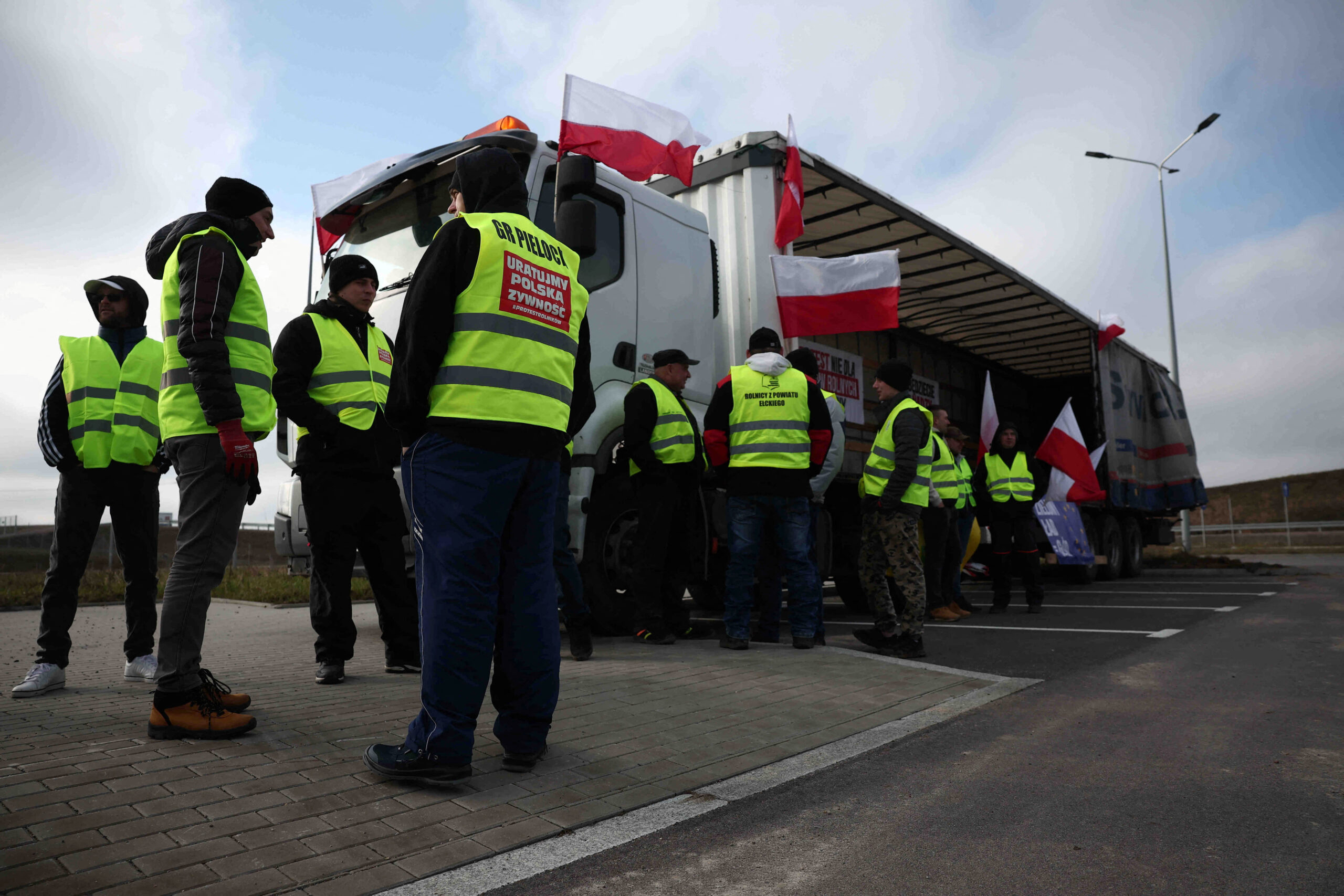 Польські фермери з понеділка можуть поновити блокування на кордоні — Довгань