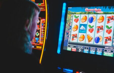 Обмеження для азартних: як працює реєстр людей, яким заборонено грати на гроші