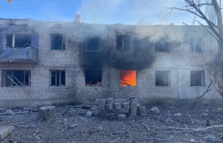 Окупанти скинули авіабомби на три будинки у Запорізькій області, є жертва та поранені