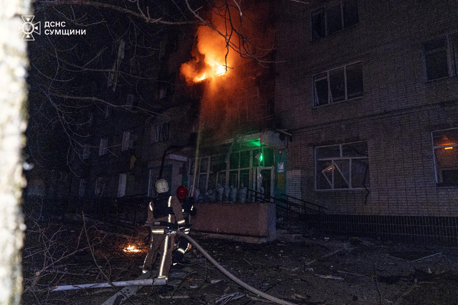 Дерево врятувало мешканців багатоповерхівки у Сумах під час російської атаки — журналістка