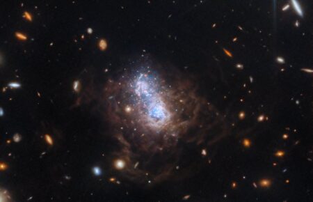 Телескоп «Джеймс Вебб» зробив знімок дуету спалахів зірок у карликовій галактиці