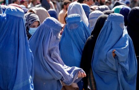 Лідер «Талібану» пообіцяв забивати жінок камінням до смерті на знак боротьби з західною демократією