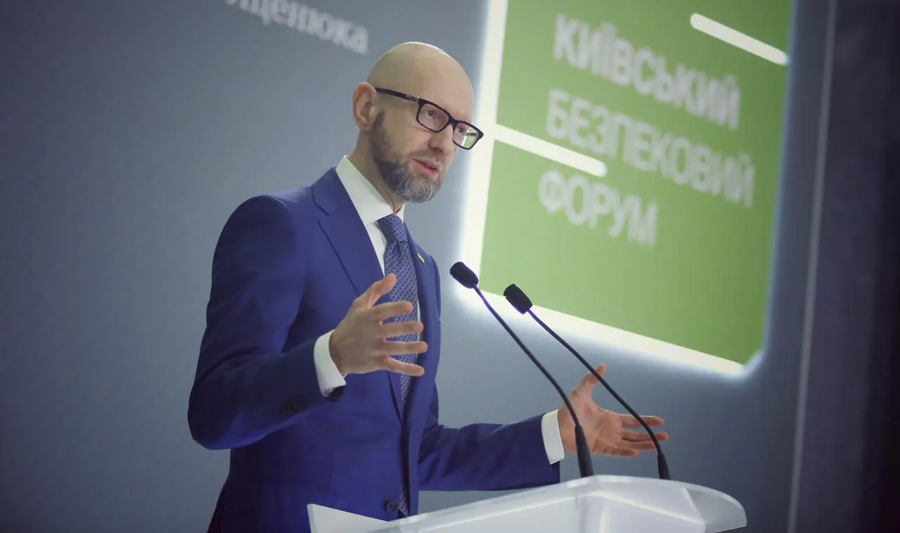 Арсеній Яценюк на КБФ звернувся до спікера Конгресу США: «Дайте зелене світло допомозі Україні»
