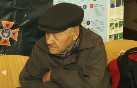 88-річний чоловік вийшов із окупованої частини Очеретиного, щоб не отримувати російський паспорт (ВІДЕО)