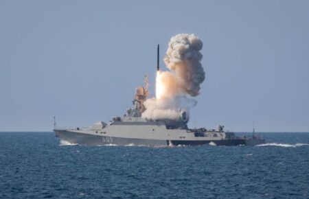 РФ утримує у Чорному морі один ракетоносій
