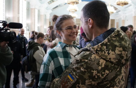 «Звичайні життєві радощі, яких немає на фронті»: як українські військові медики проходять психологічну реабілітацію у Швеції