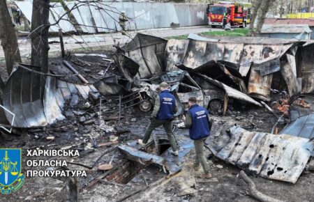Унаслідок авіаобстрілу центру Харкова пошкоджені п’ять багатоповерхівок і сім автівок