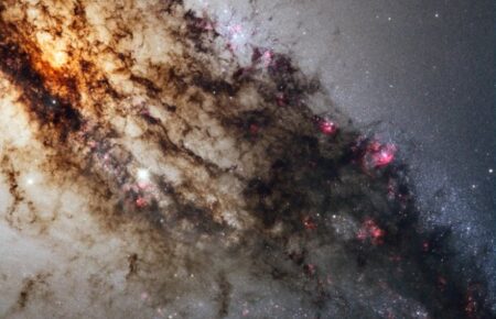 Телескоп «Хаббл» показав галактику Центавр А з надмасивною чорною дірою