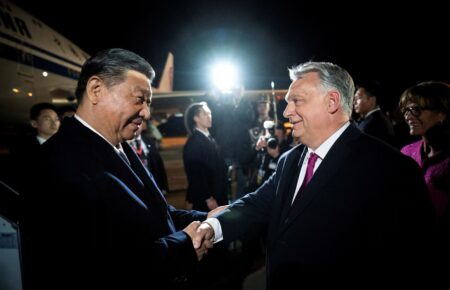 Стратегія співпраці з Китаєм перетворює Угорщину на його колонію у Європі — голова угорської громади Києва