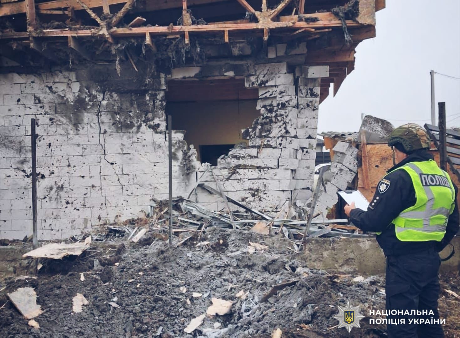 Наслідки обстрілу Київщини: загинула жінка, пошкоджені 25 багатоповерхівок