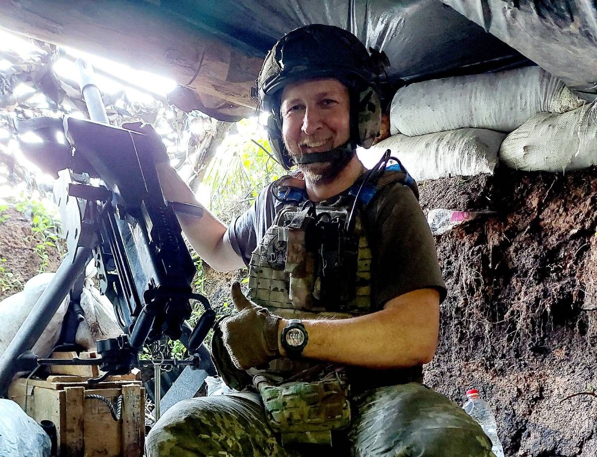 Зеленський нагородив званням «Герой України» капітана, який безперервно пробув на «нулі» 343 дні